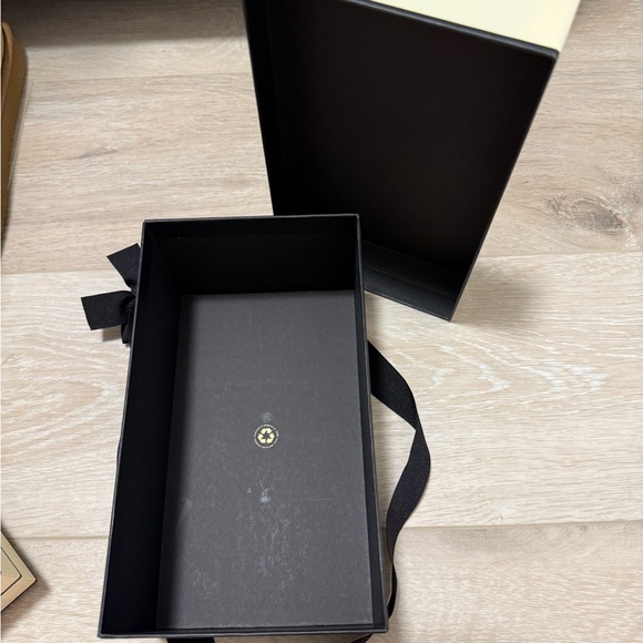 Jo Malone London Gift Box with Black Ribbon - Picture 3 of 3